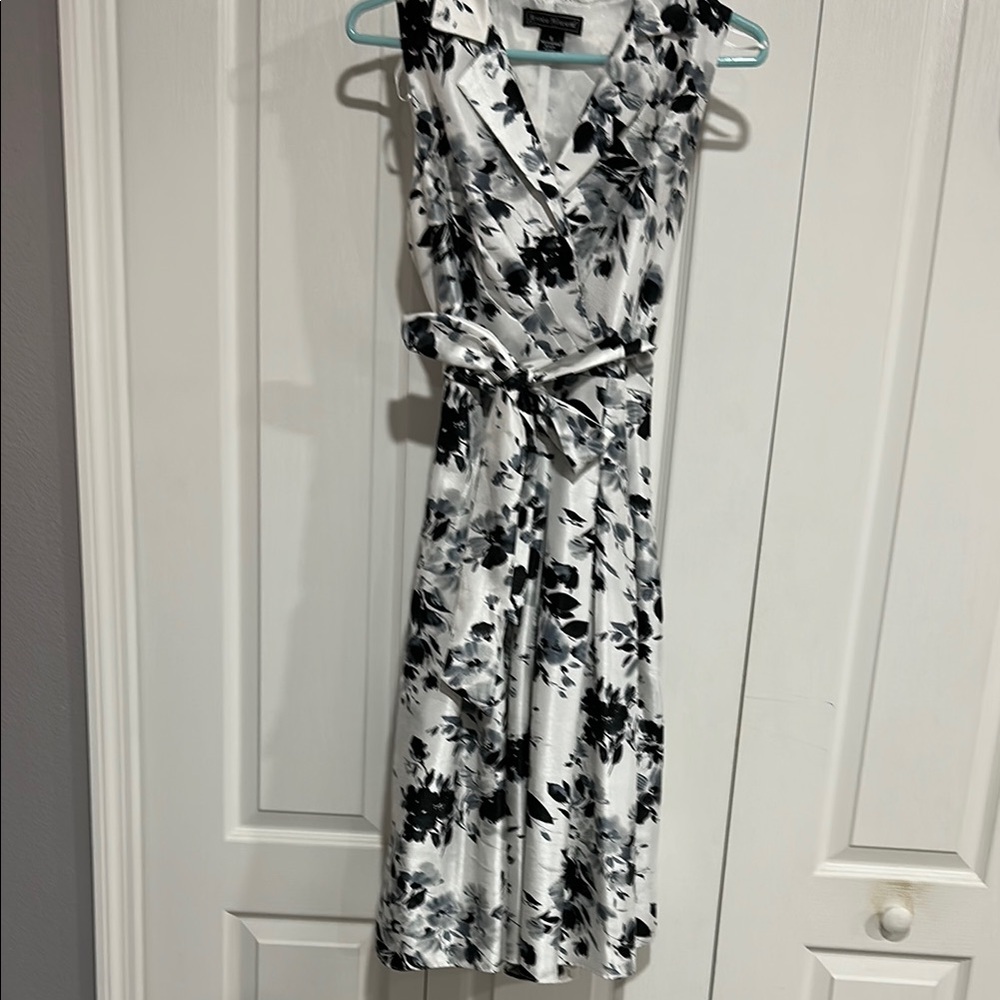 Jessica Howard Black and White Floral Midi Dress